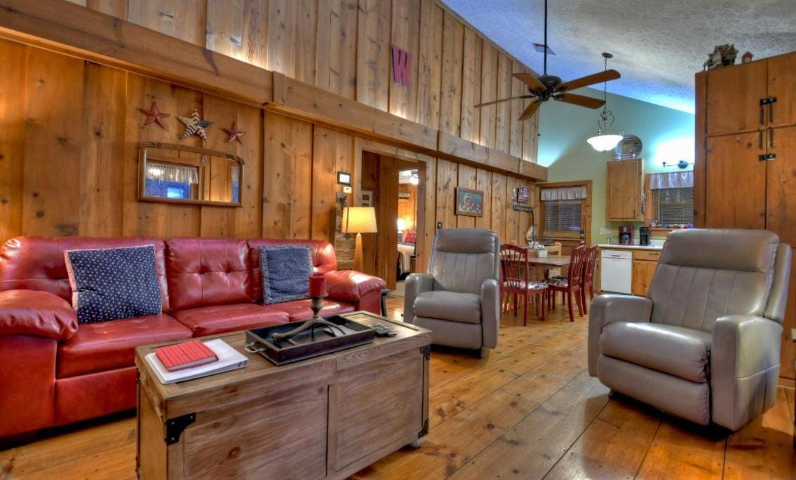 American Dream Americana Decor Close To Downtown Blue Ridge Luaran gambar
